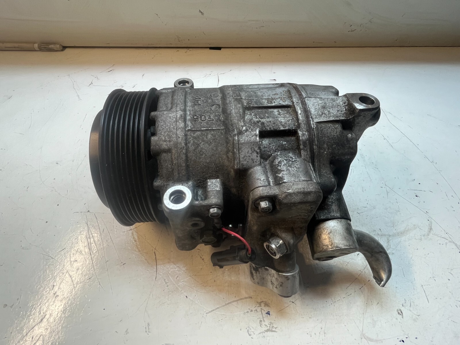 Lốc Điều Hòa Mercedes-Benz E Mã phụ tùng A0012302611
