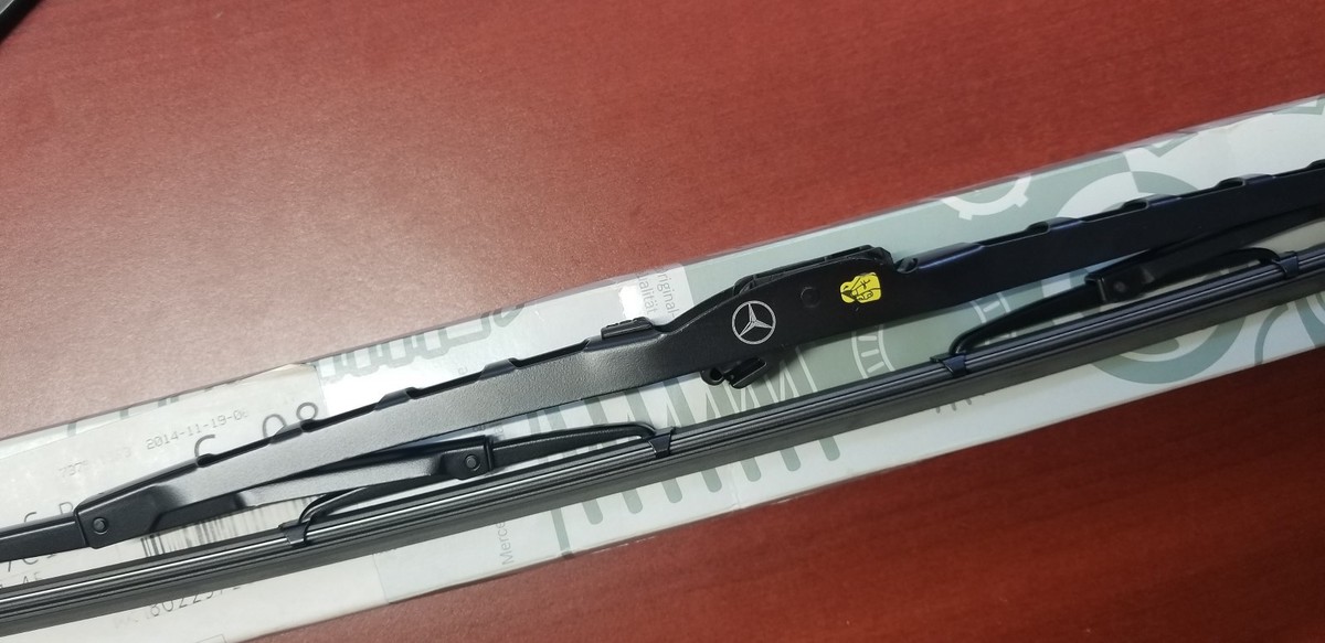 Bộ Lưỡi Gạt Mưa Mercedes-Benz C Mã phụ tùng A2048201145