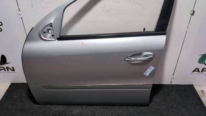 Cánh Cửa Trước Trái Mercedes-Benz ML Mã phụ tùng A1647200105