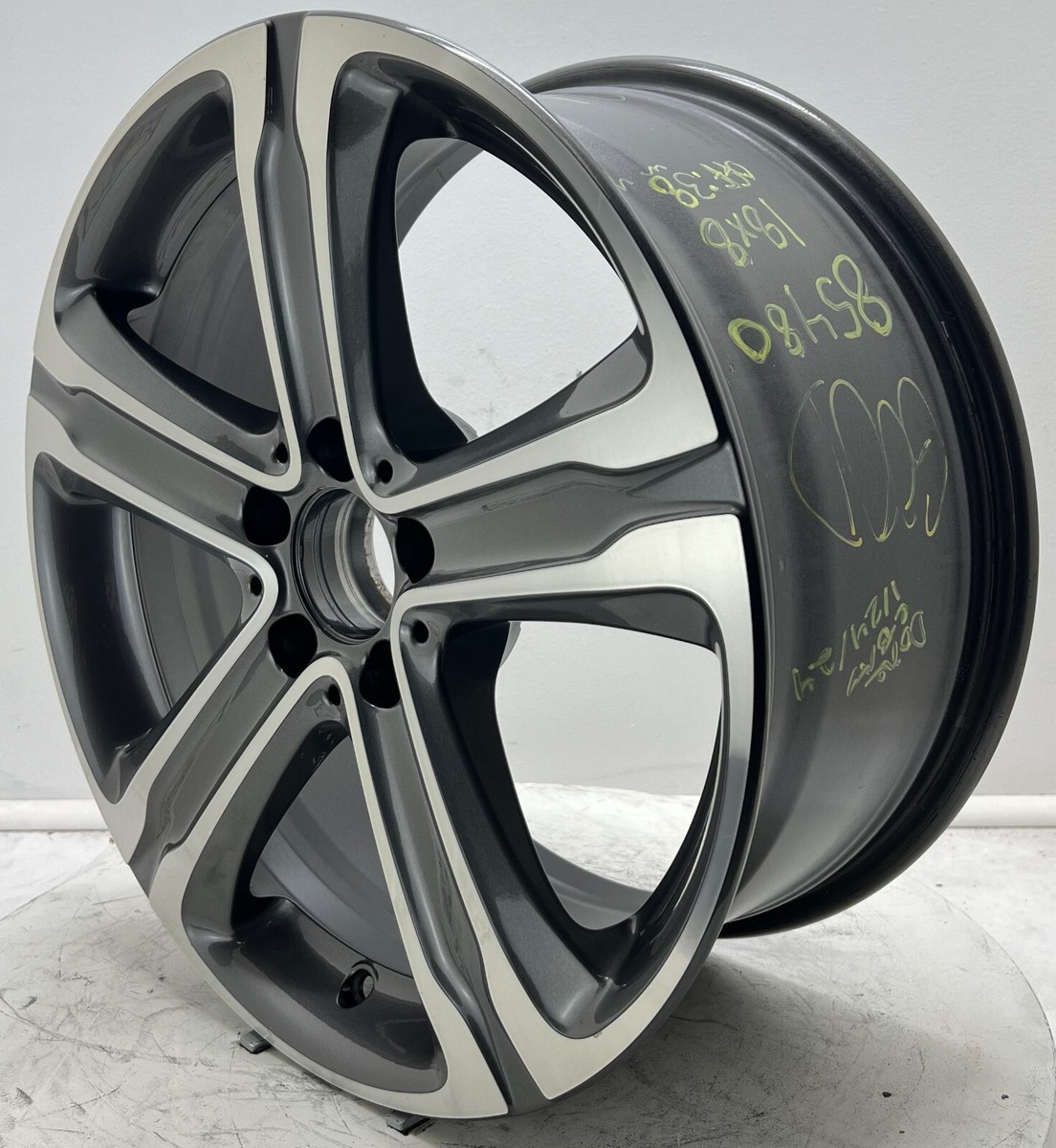 Lazang Đúc 18'' Mercedes-Benz GLC Mã phụ tùng A2534010700-old