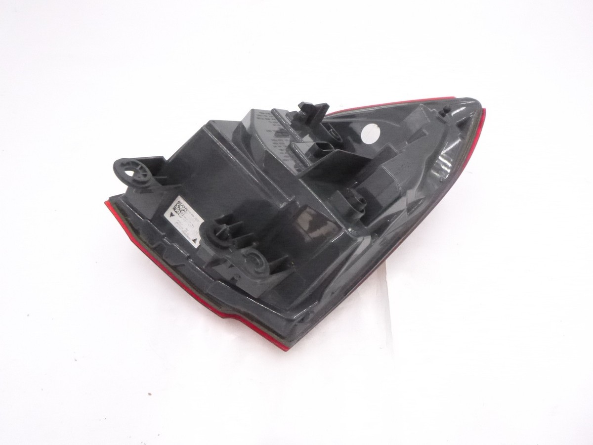Đèn Hậu Miếng Ngoài Phải Bmw Seri 3 Mã phụ tùng 63217312846