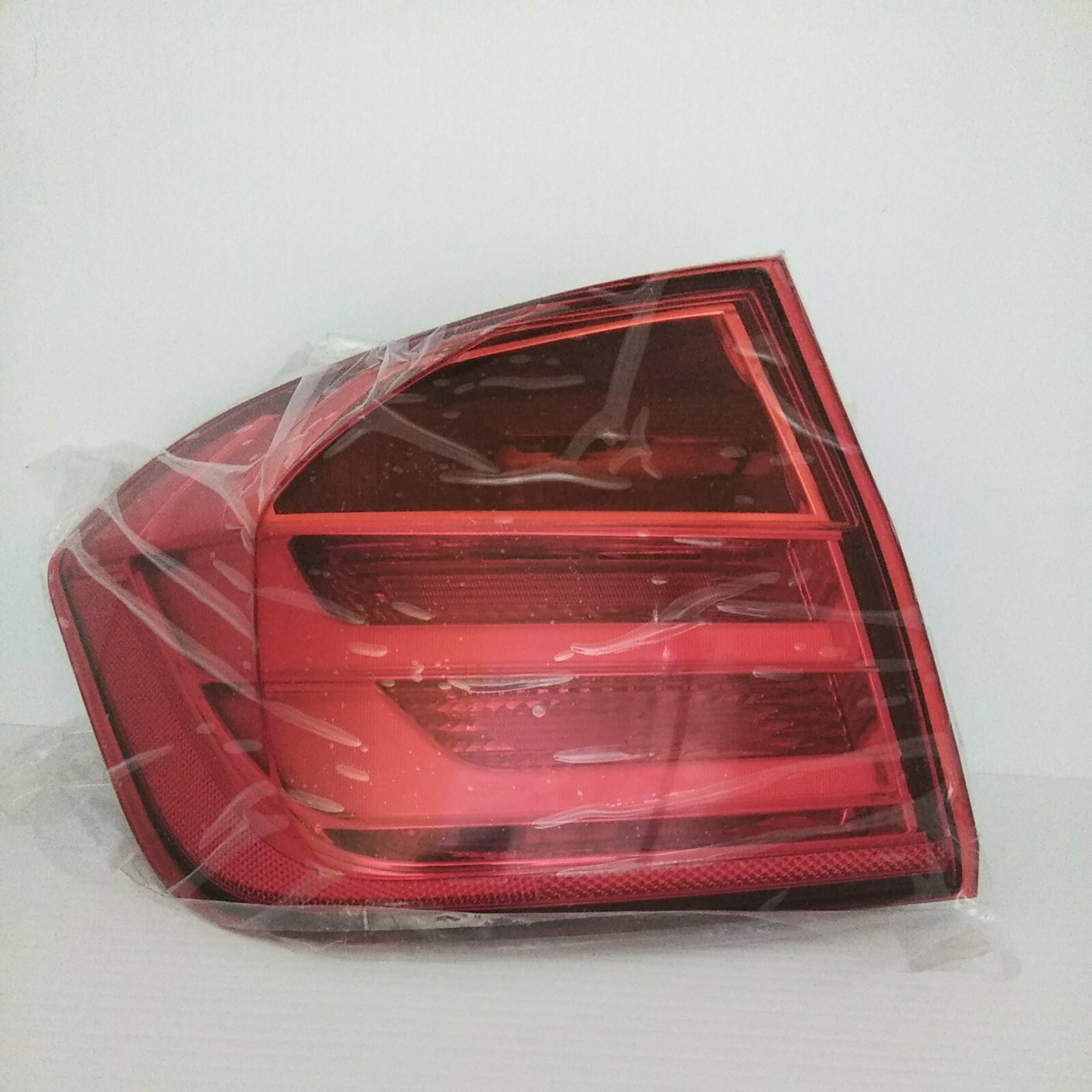 Đèn Hậu Ngoài Trái Bmw Seri 3 Mã phụ tùng 63217312845