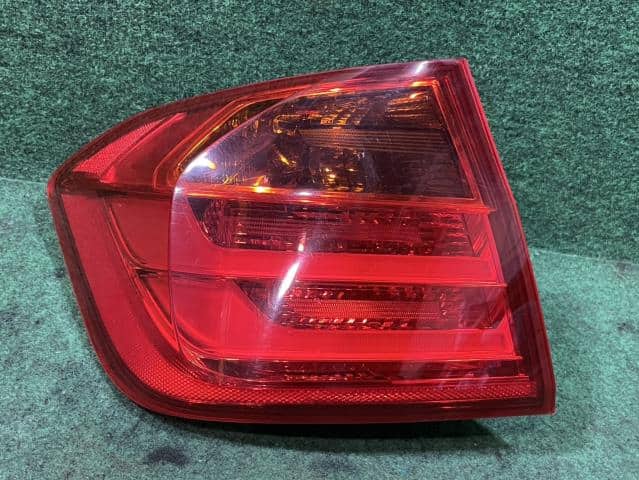 Đèn Hậu Ngoài Trái Bmw Seri 3 Mã phụ tùng 63217312845