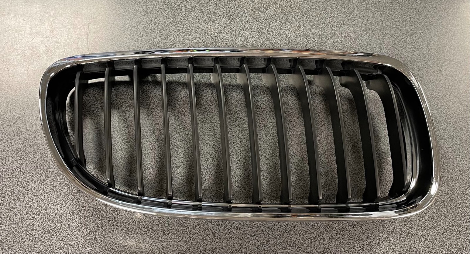 Lưới Ca Lăng Bmw Seri 3 OEM 51137201970-OE