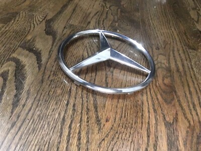 Lô Gô Ca Lăng Mercedes-Benz GLK Mã phụ tùng A0008171016