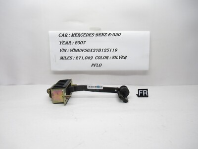 Hạn Chế Hành Trình Cửa Trước Phải Mercedes-Benz E Mã phụ tùng A2117200116