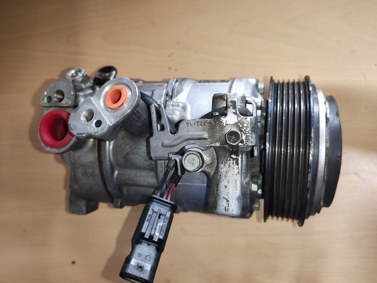Lốc Điều Hòa Mercedes-Benz E OEM a0008303002-Denso