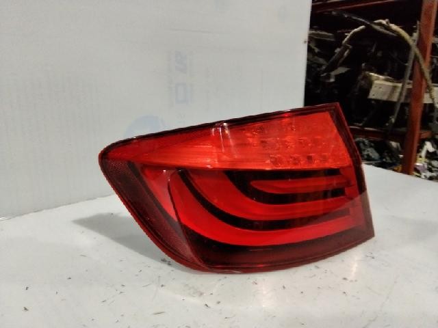 Đèn Hậu Ngoài Trái Bmw Seri 5 Mã phụ tùng 63217203229