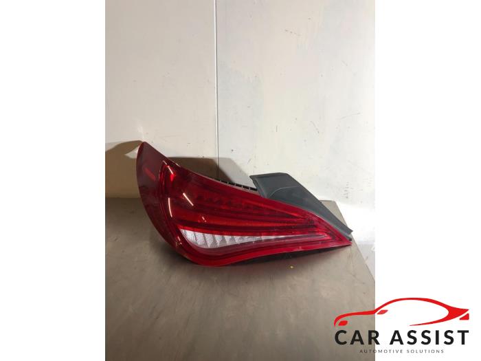 Đèn Hậu Miếng Ngoài Trái Mercedes-Benz CLA Mã phụ tùng A1179062300