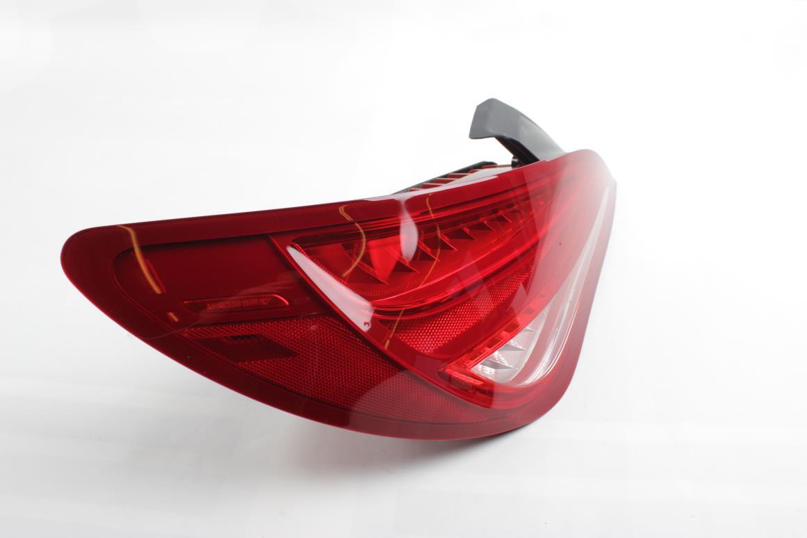 Đèn Hậu Miếng Ngoài Trái Mercedes-Benz CLA Mã phụ tùng A1179060301
