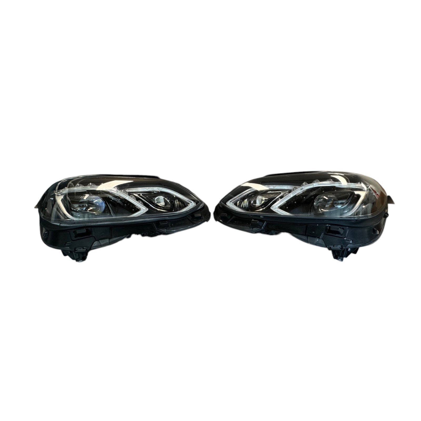 Đèn Pha Phải Mercedes-Benz E Mã phụ tùng A2128202439