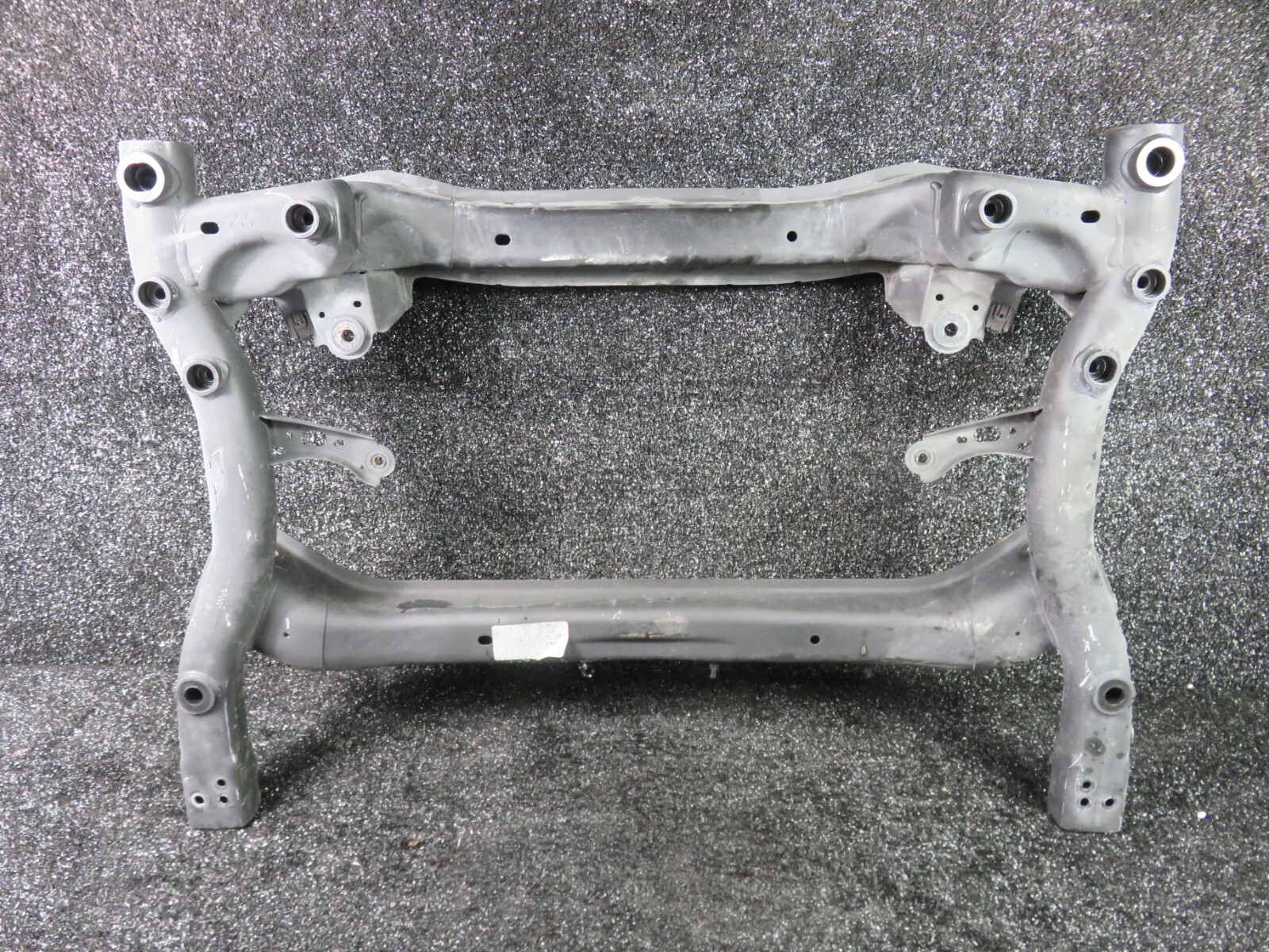 Giá Đỡ Động Cơ Trước Mercedes-Benz E Mã phụ tùng A2056280057