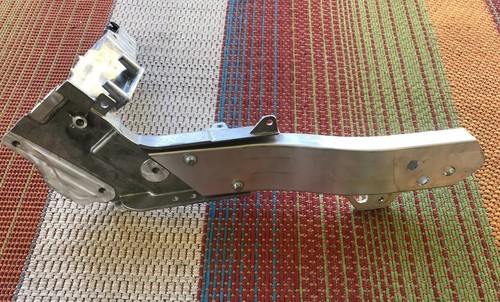 Khung Xương Đỡ Giàn Nóng Két Nước Mercedes-Benz E Mã phụ tùng A2136206300