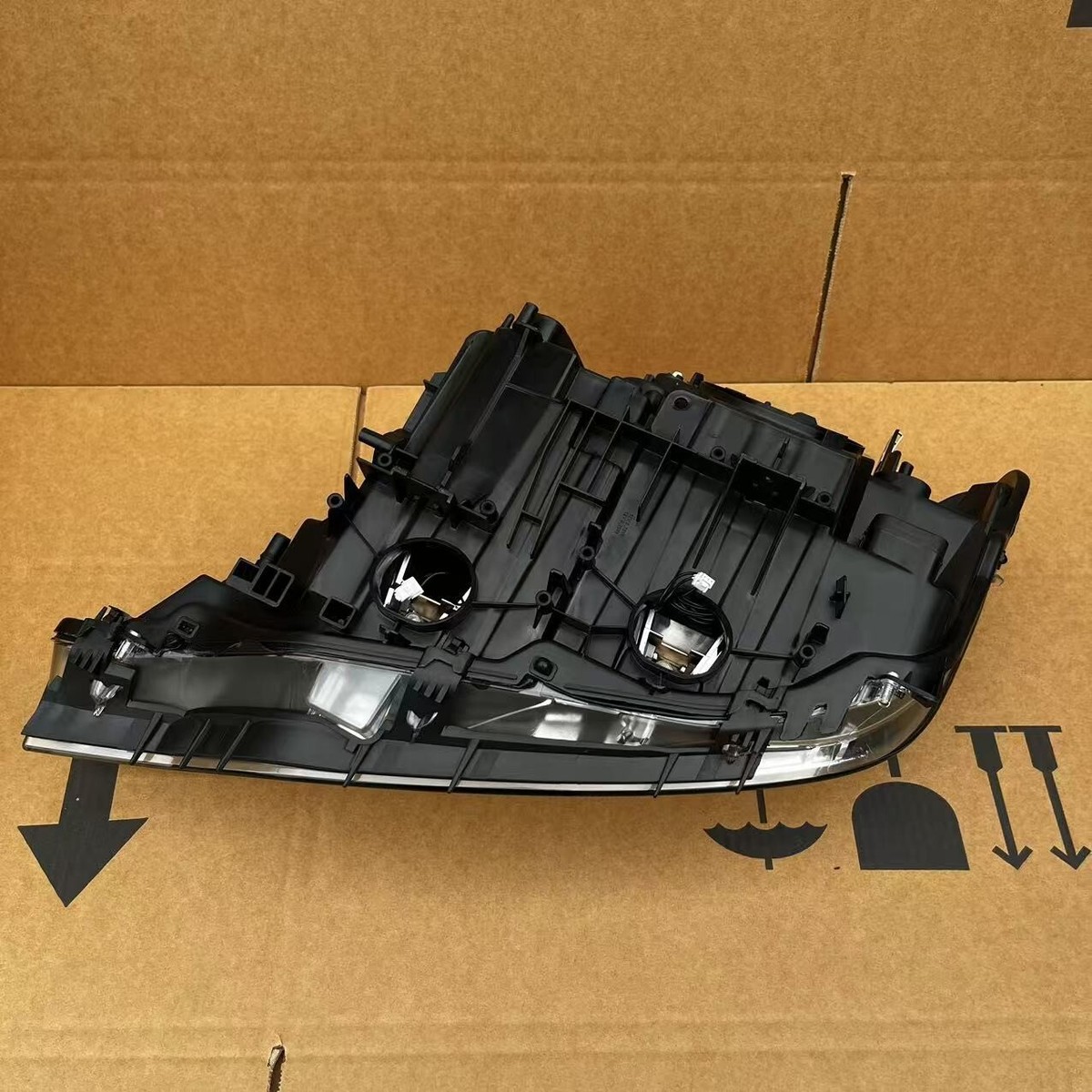 Đèn Pha Trái Có Bexnon Bmw Seri 3 Mã phụ tùng 63117338701