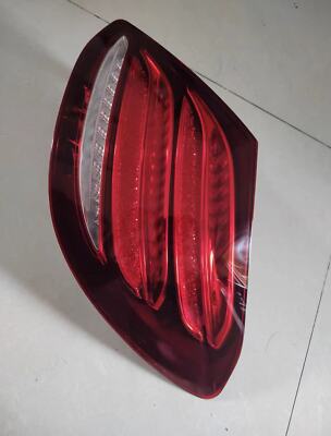 Đèn Hậu Phải Mercedes-Benz E Mã phụ tùng A2139067800