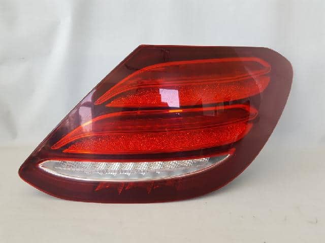 Đèn Hậu Phải Mercedes-Benz E Mã phụ tùng A2139067800