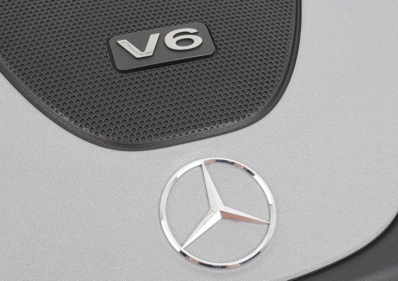 Nắp Trang Trí Khoang Động Cơ Mercedes-Benz SLK Mã phụ tùng A2720101067