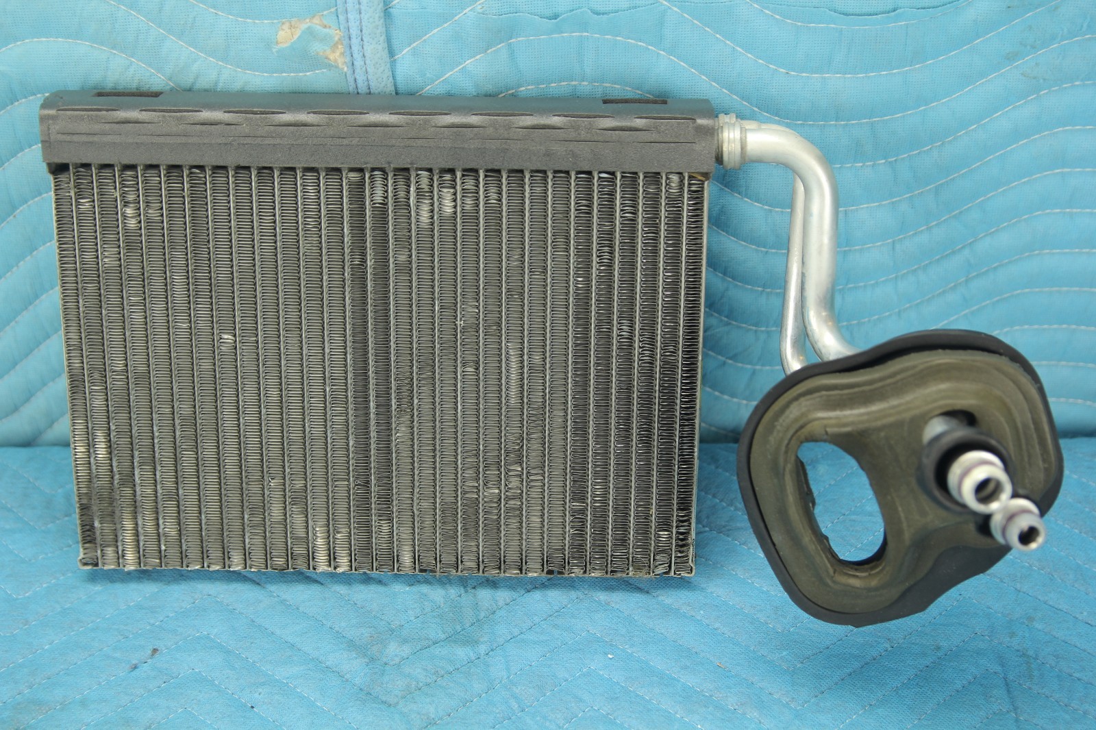Giàn Lạnh Trong Xe Bmw Seri 3 Mã phụ tùng 64119290888