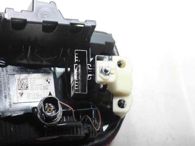Đèn Hậu Miếng Trong Trái Có Led Bmw Seri 3 Mã phụ tùng 8736912007