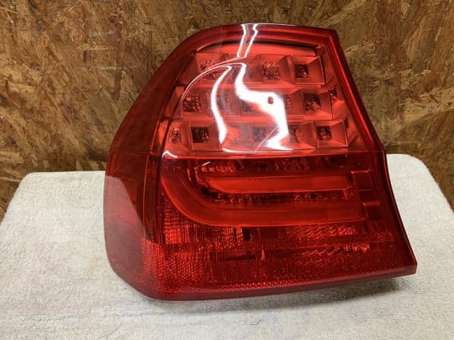 Đèn Hậu Ngoài Trái Bmw Seri 3 Mã phụ tùng 63214871731