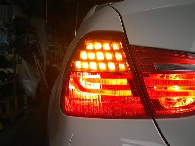 Đèn Hậu Ngoài Trái Bmw Seri 3 Mã phụ tùng 63214871731
