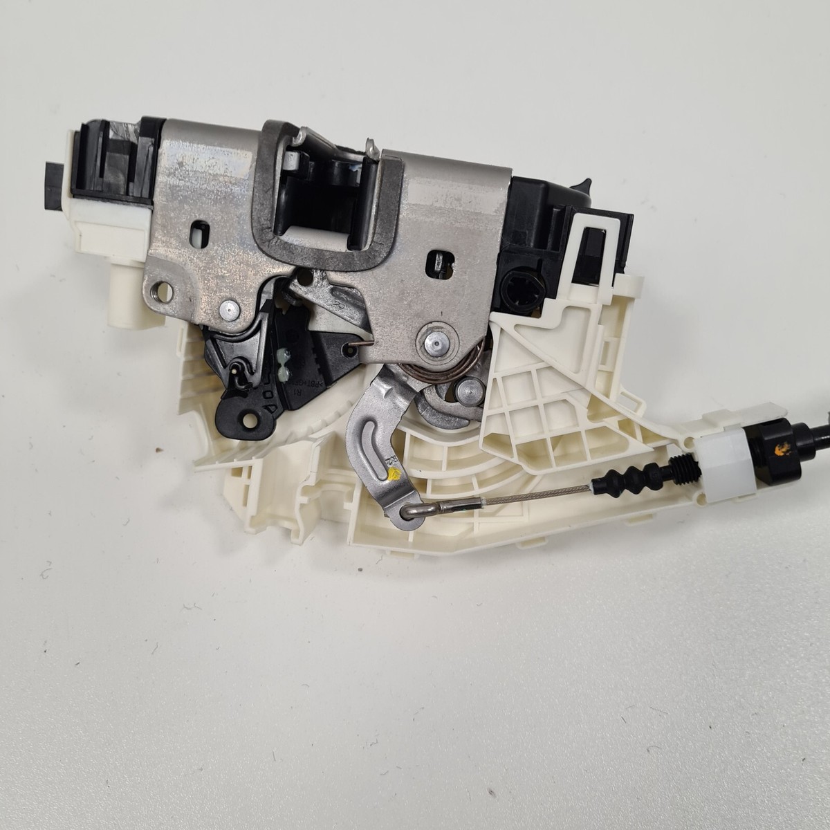 Cơ Cấu Khóa Cửa Sau Phải Mercedes-Benz C Mã phụ tùng A2047304035