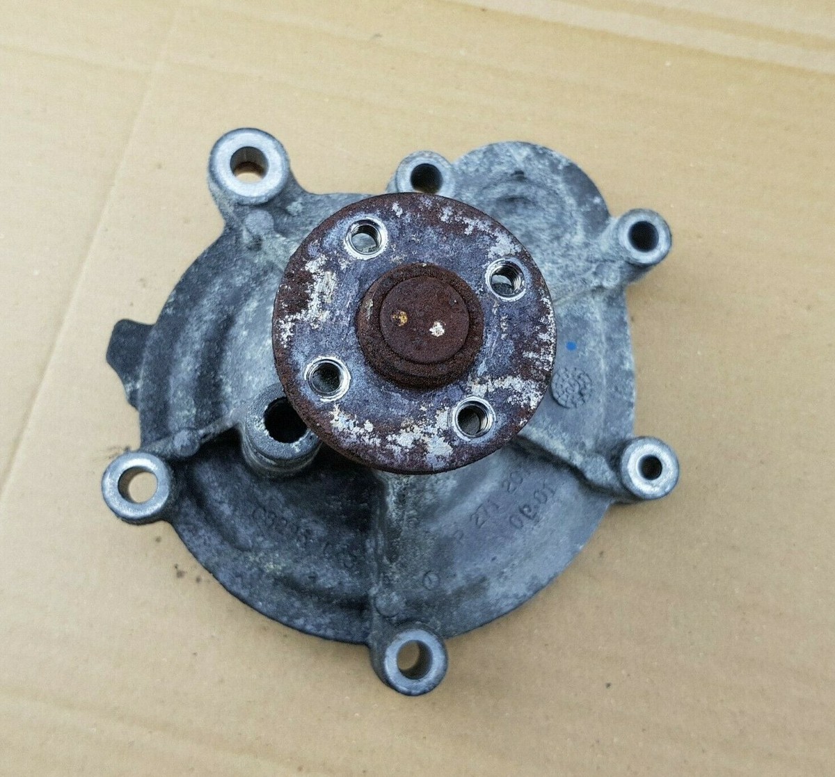 Bơm Nước Động Cơ - 6 Lỗ Bắt Mercedes-Benz E Mã phụ tùng 2712010201