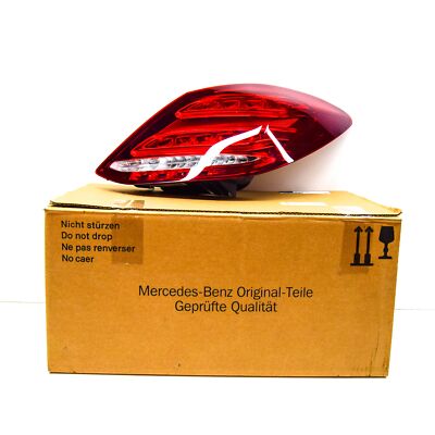 Đèn Hậu Phải Mercedes-Benz C Mã phụ tùng A2059060457