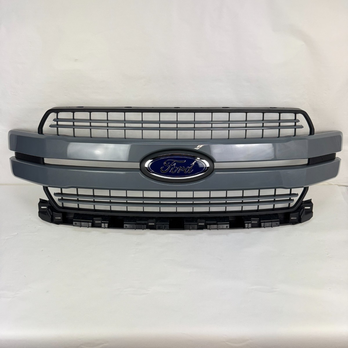 Kính Chắn Gió Ford F550 Mã phụ tùng DW01833GTY