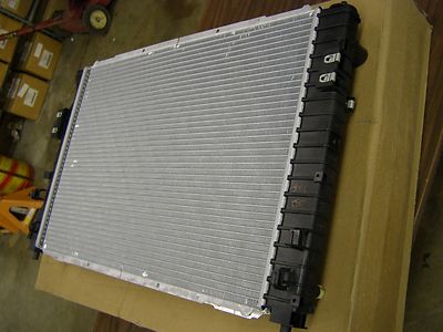 Két Nước At - 2.3L Ford Escape Mã phụ tùng 6M6Z8005A