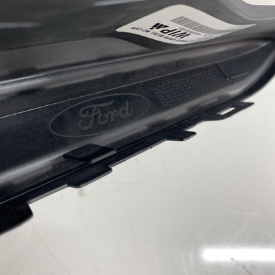 Ốp Phồng Tai Xe Phải Ford Everest Mã phụ tùng UR8951W21