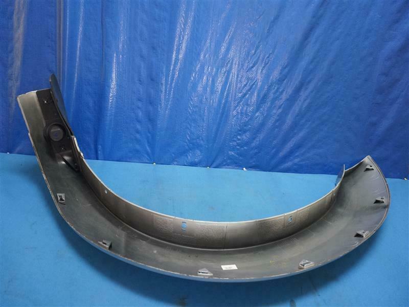 Ốp Phồng Cản Trước Phải Ford Ranger OEM UD2G51W70B
