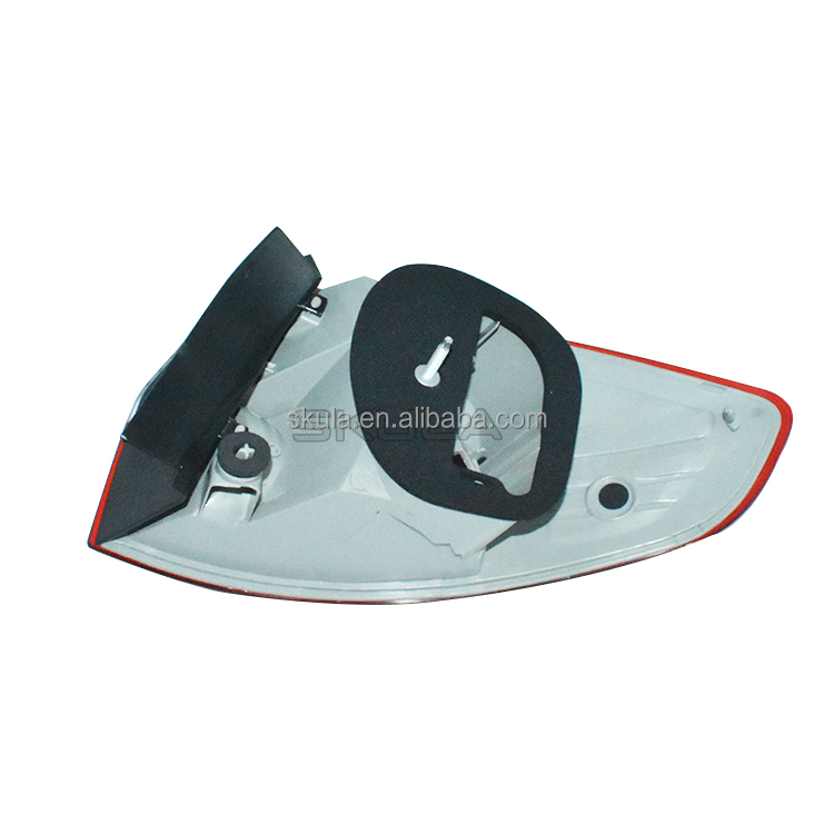 Đèn Hậu Ngoài Phải - 4 Cửa Ford Fiesta Mã phụ tùng d6bb13404cb