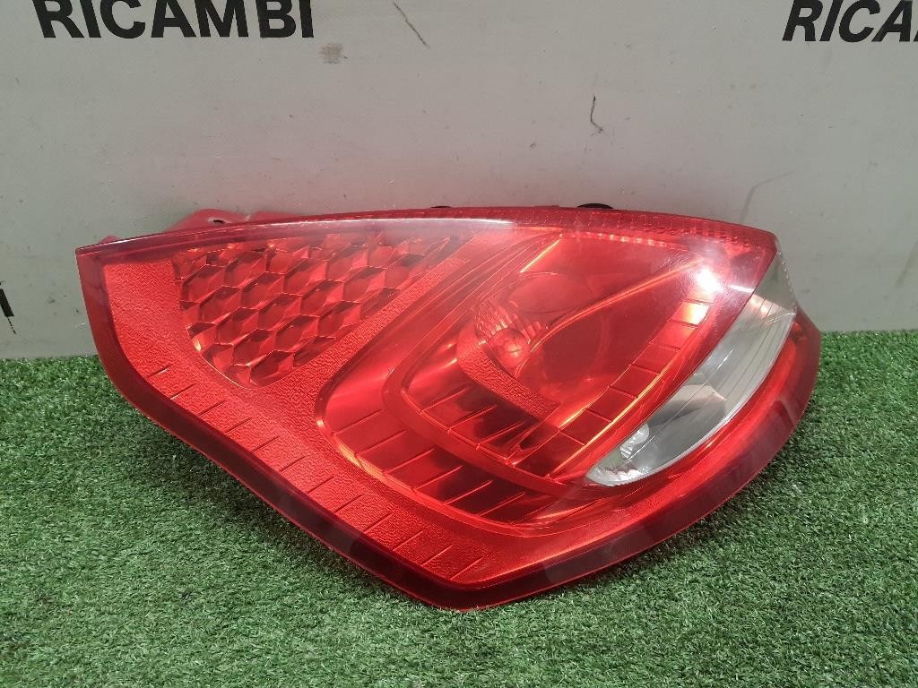 Đèn Hậu Phải Ford Fiesta Mã phụ tùng 8a6113405a