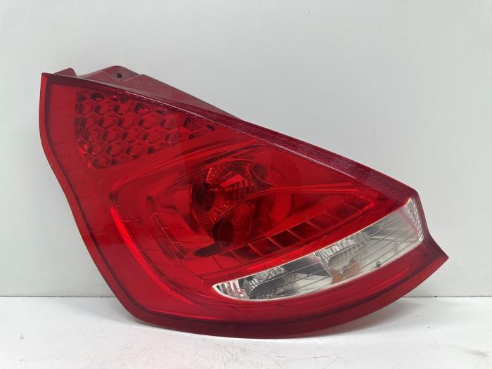 Đèn Hậu Phải Ford Fiesta Mã phụ tùng 8a6113405a