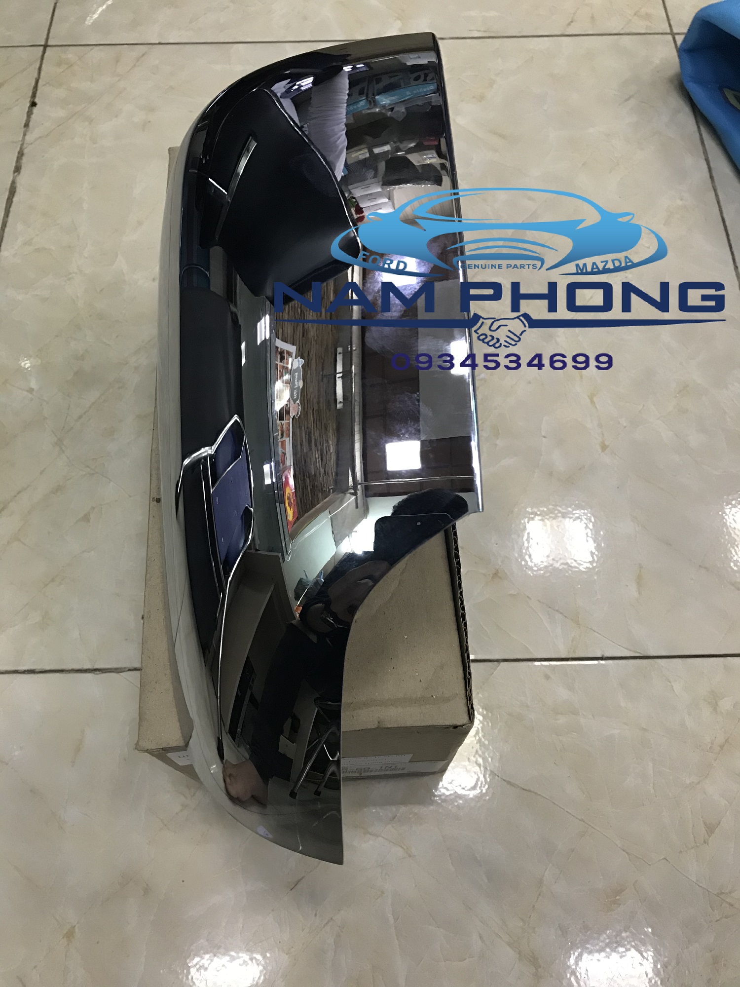 Ốp Gương Chiếu Hậu Phải Có Mạ - Có Đèn Ford Ranger Mã phụ tùng UF9R691N1