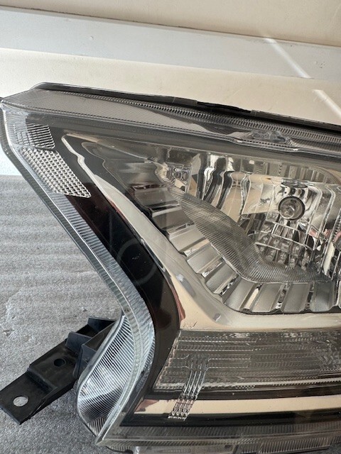 Đèn Pha Phải - Có Bexenon Ford Ranger OEM EB3B13W030SM