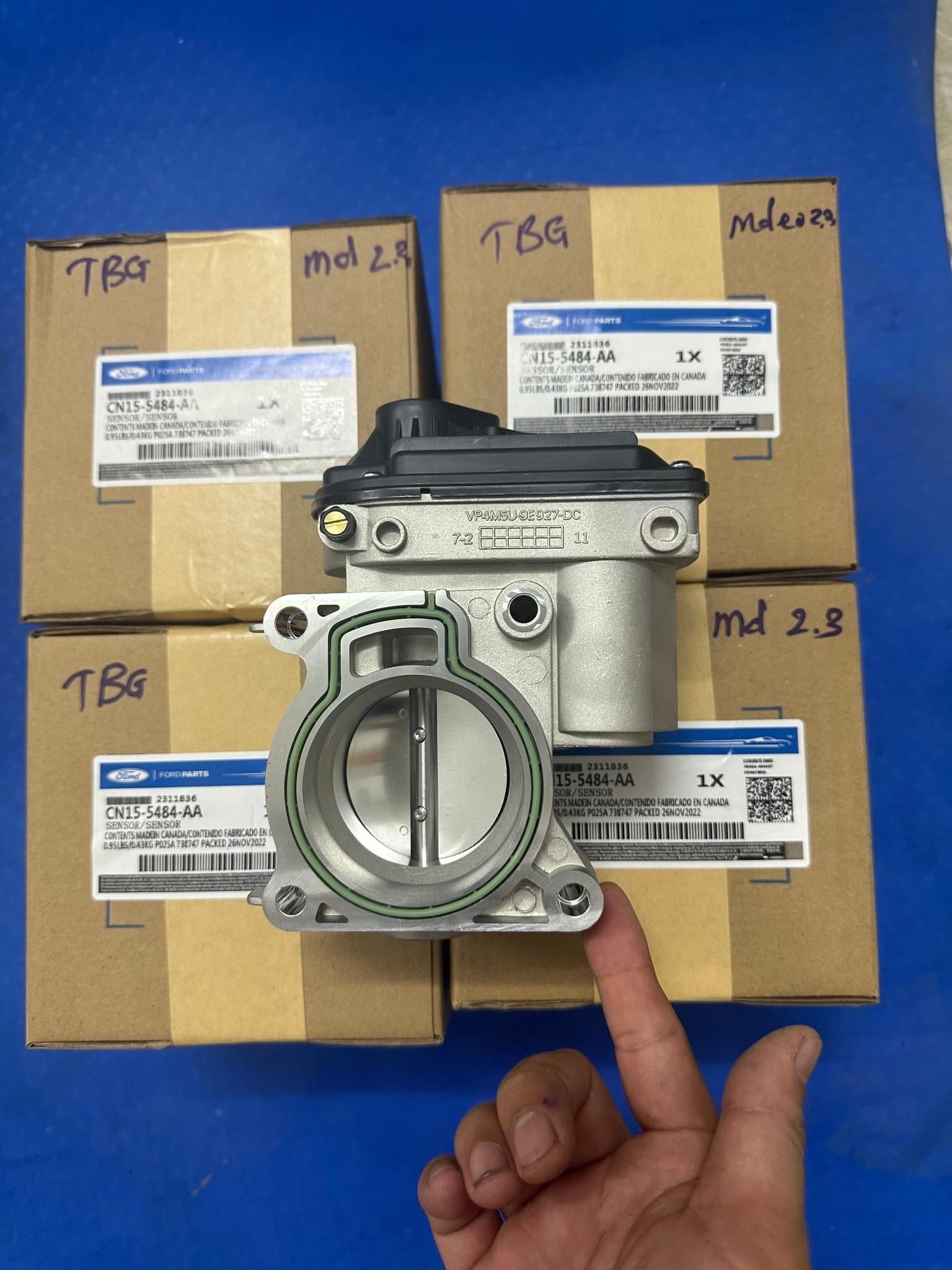 Cao Su Ốp Cân Bằng Trước Ford Ecosport Mã phụ tùng CN155484AA