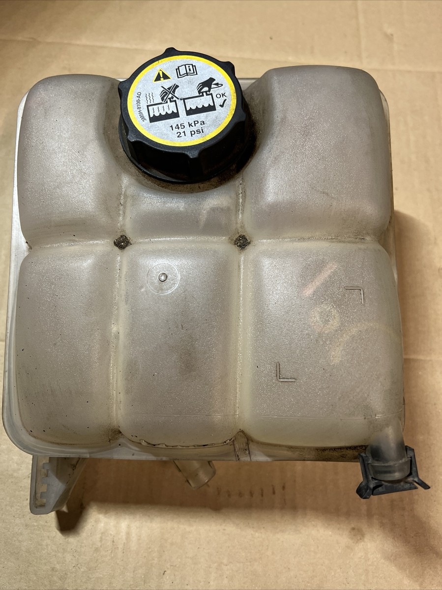 Bình Nước Phu Ford Focus Mã phụ tùng 8V618K218A