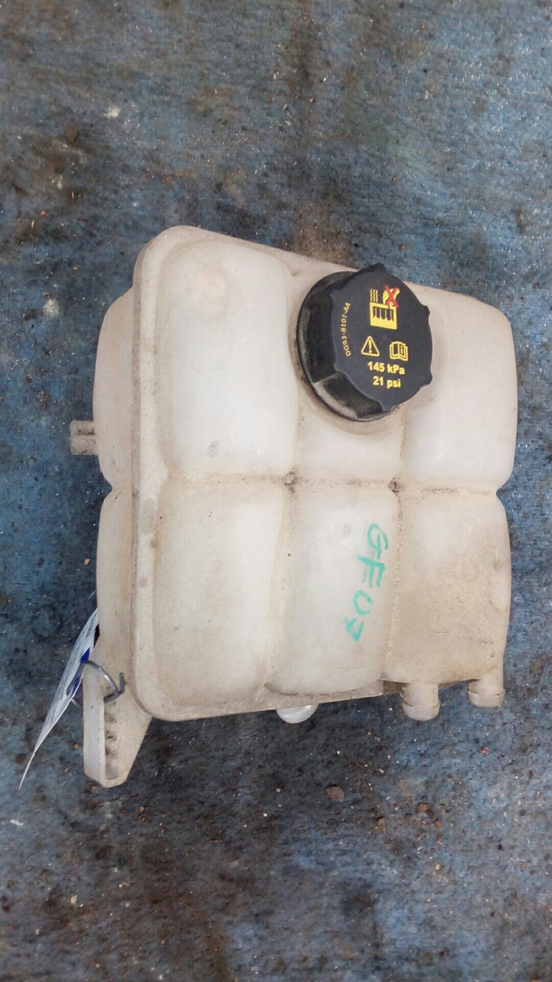 Bình Nước Phu Ford Focus Mã phụ tùng 8V618K218A