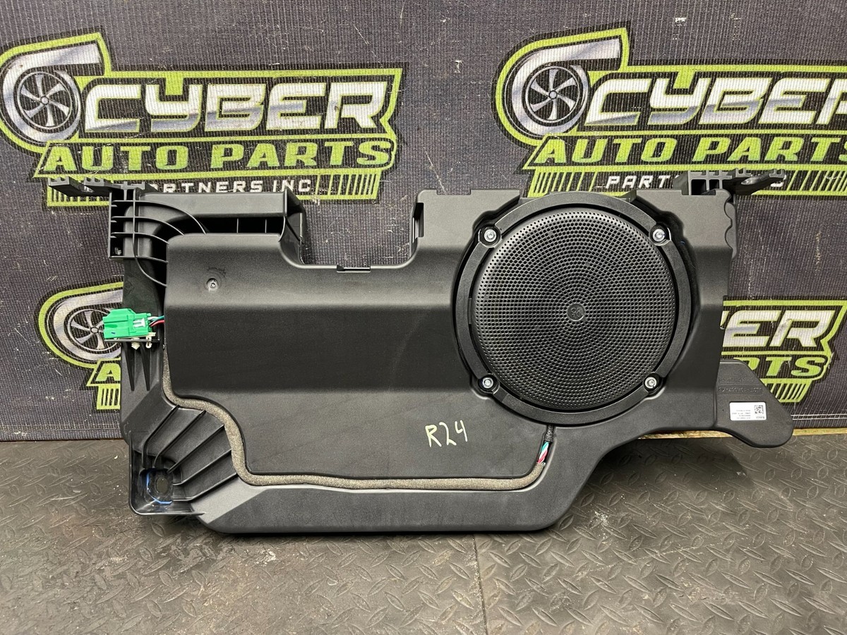 Mặt Ca Lăng Ford Everest Mã phụ tùng UF0L50710B