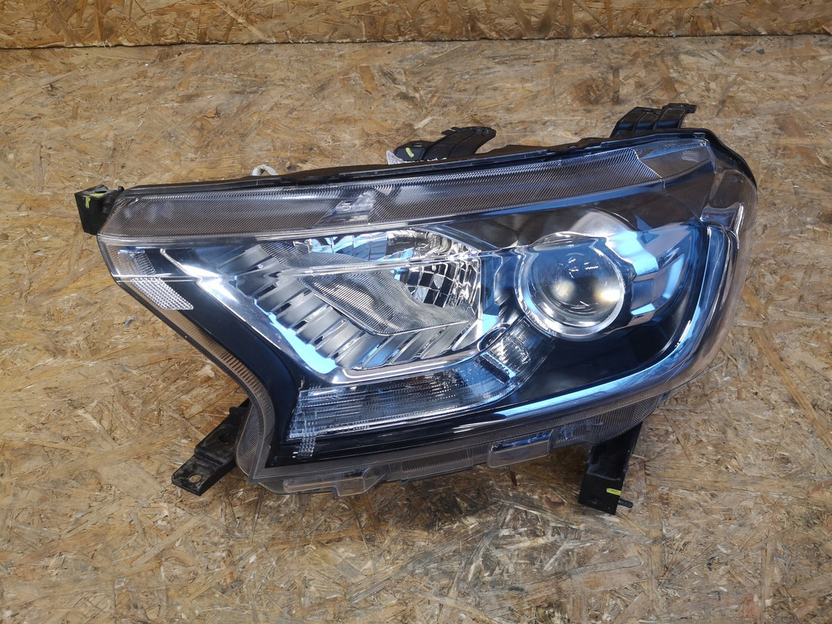 Đèn Pha Trái Lòng Đen Mí Vàng Ford Ranger Mã phụ tùng Eb3b13w030ak