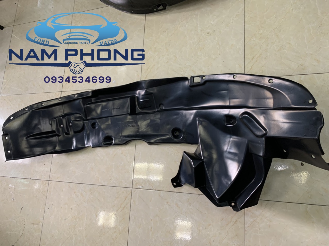 Lòng Dè Chắn Bùn Trước Phải Ford Ranger Mã phụ tùng uc9m56131c