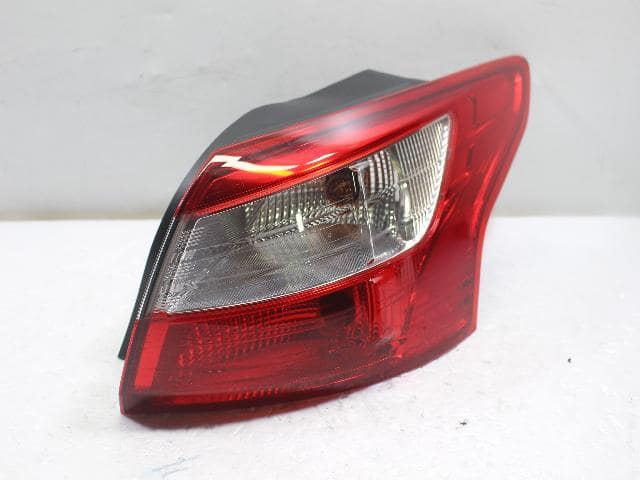 Đèn Hậu Miếng Ngoài Phải Phải (Sedan) Ford Focus Mã phụ tùng BM5113404CH