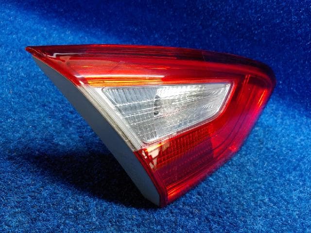 Đèn Hậu Miếng Trong Bên Phải Phải Ford Focus Mã phụ tùng BM5113A602AD