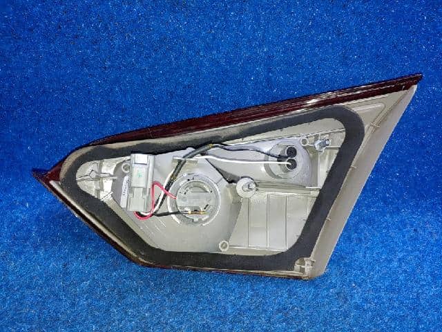 Đèn Hậu Miếng Trong Bên Phải Phải Ford Focus Mã phụ tùng BM5113A602AD