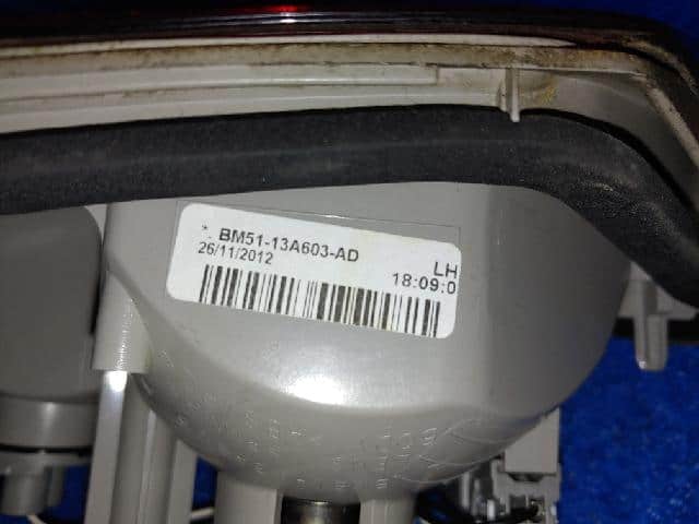 Đèn Hậu Miếng Trong Bên Phải Phải Ford Focus Mã phụ tùng BM5113A602AD