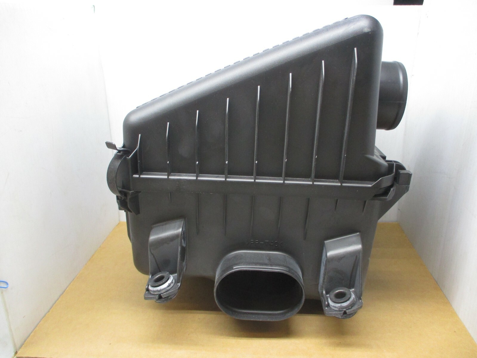 Hộp Lọc Gió Ford Ranger Mã phụ tùng wl8113320