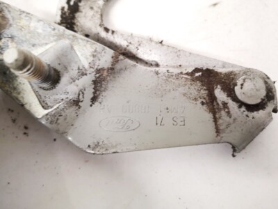 Bản Lề Nắp Capo Phải Ford Focus Mã phụ tùng 4m5116800ab