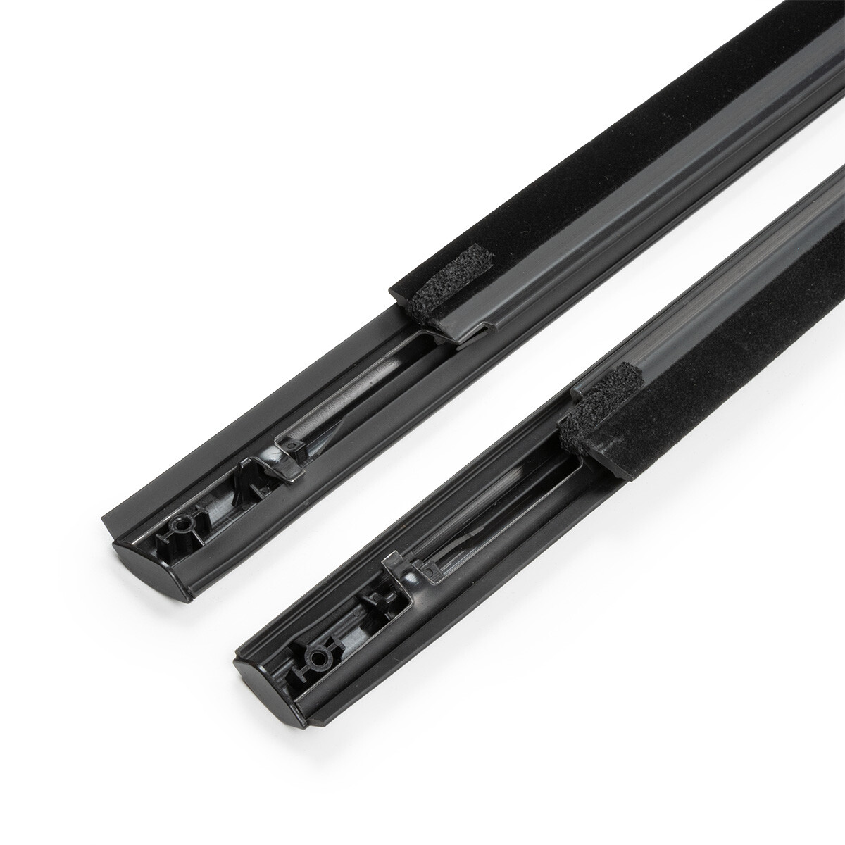 Nẹp Chân Kính Cánh Cửa Ngoài Trước Trái Ford Ranger Mã phụ tùng ab3926201a39ae